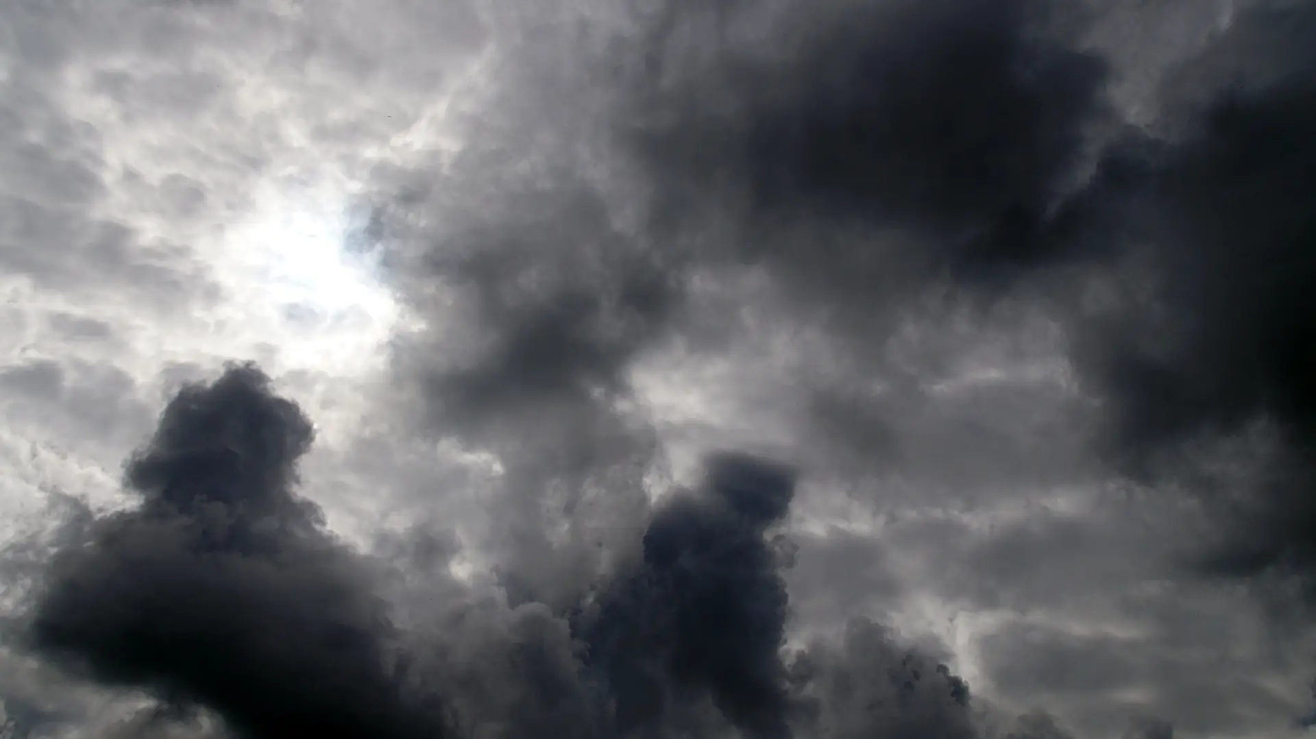 Dunkle Wolken