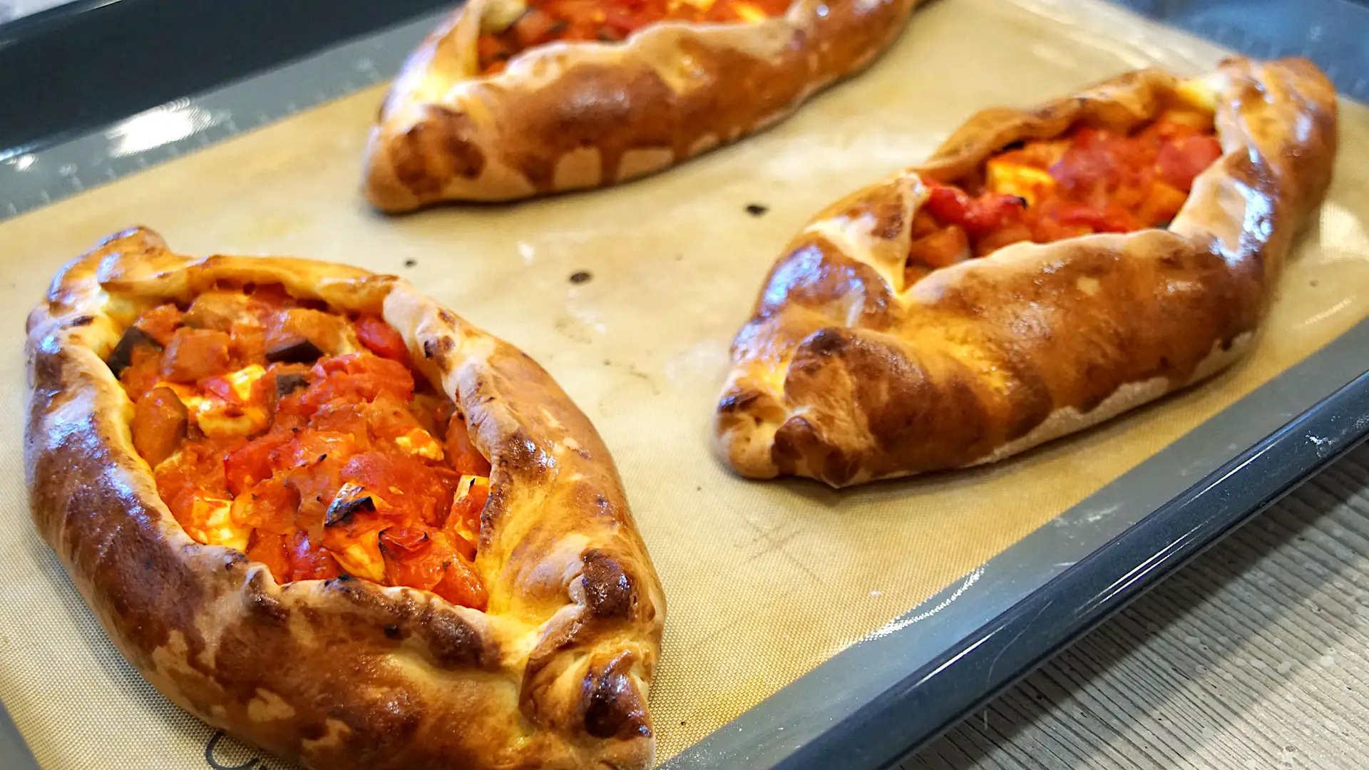 Pide mit Gemüsefüllung